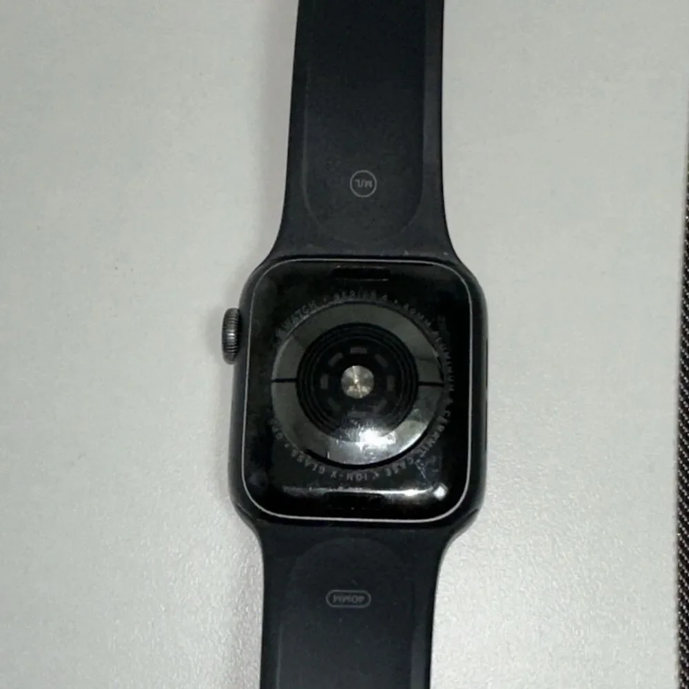 Apple Watch Series 4 GPS 40MM Space Gray Aluminum Case & 4 Bands, Nike, Sports